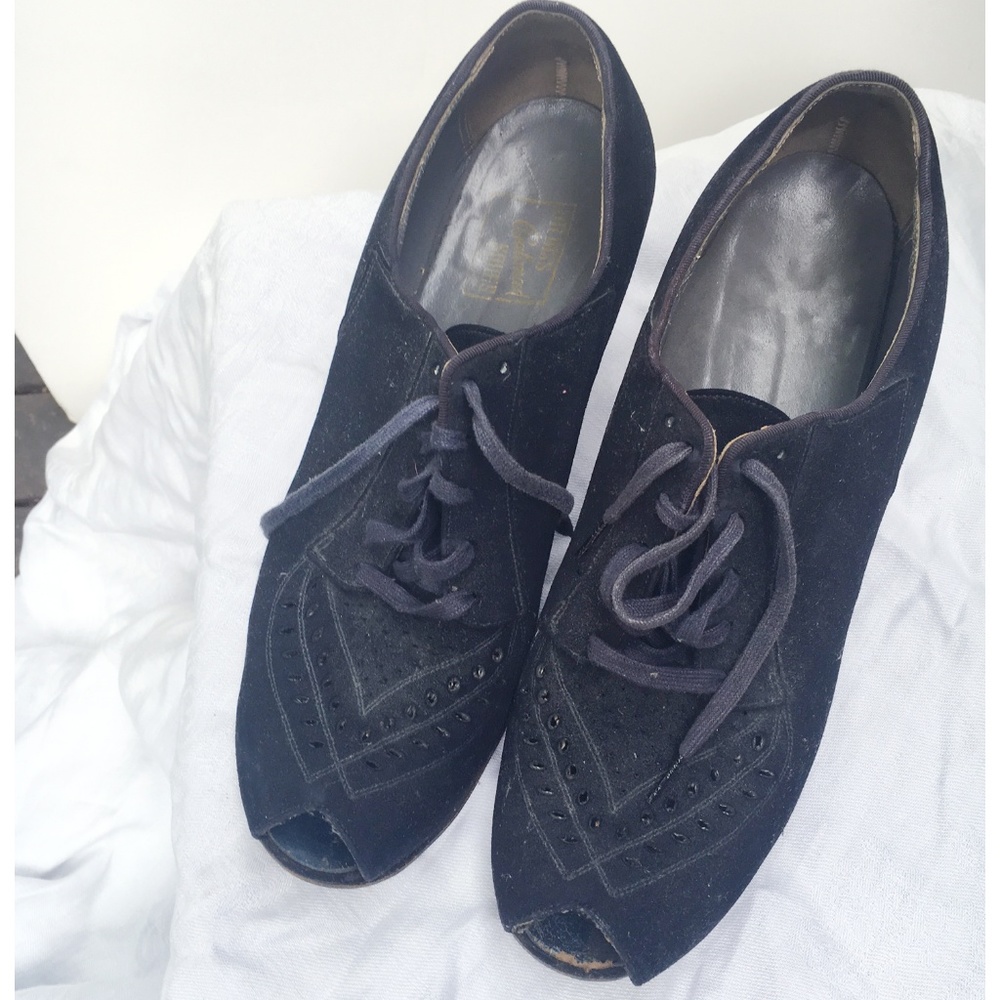 Vintage shoes in women